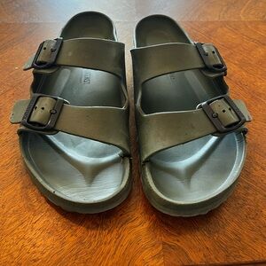 Birkenstock rubber sandals size 9.5 to 10 **(they do have general wear and tear)